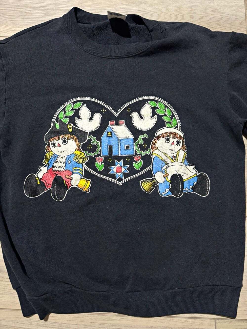 Vintage 90s Raggedy Ann Andy Colonial Americana Sweatshirt Delta USA Black M